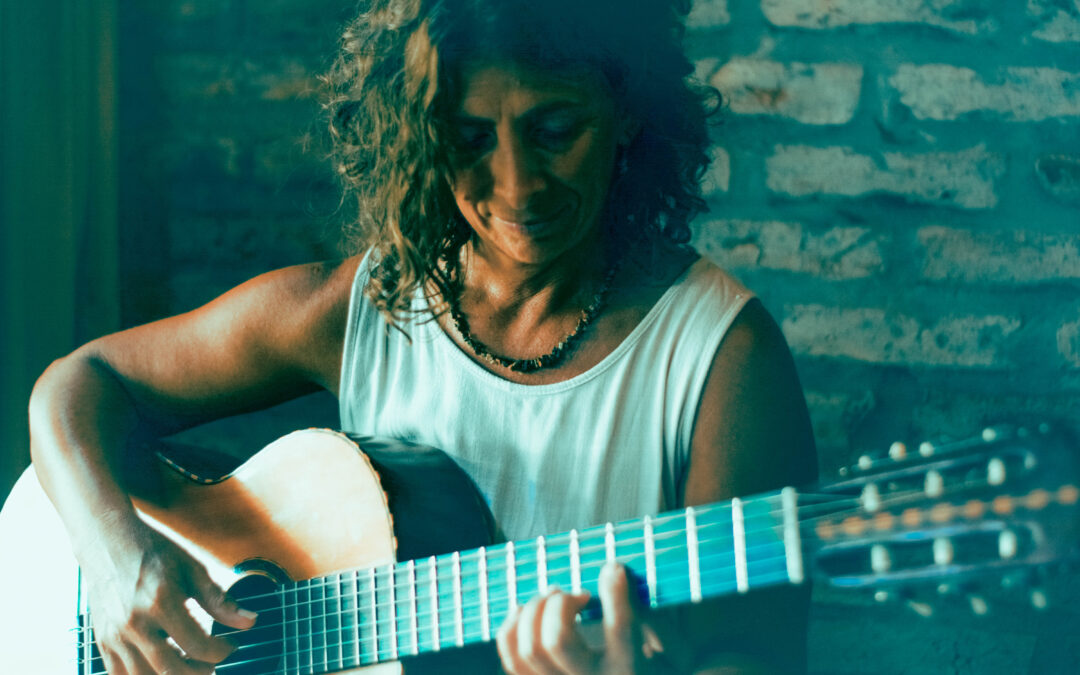 Nota a BÁRBARA PASCUAL – Cantautora y Guitarrista